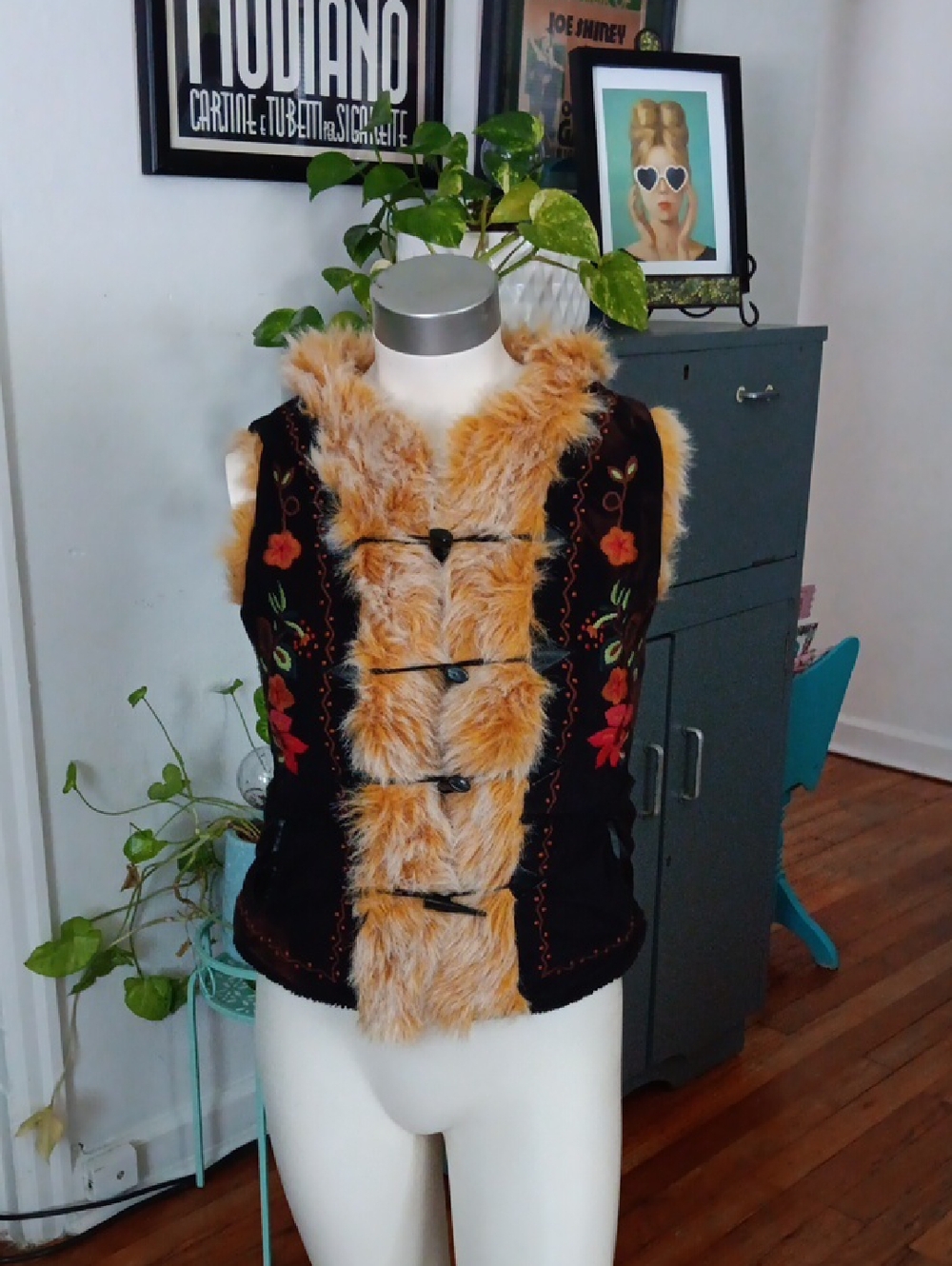 Wet Seal Black Vest with Tan Faux Fur Trim and Floral Embroidery